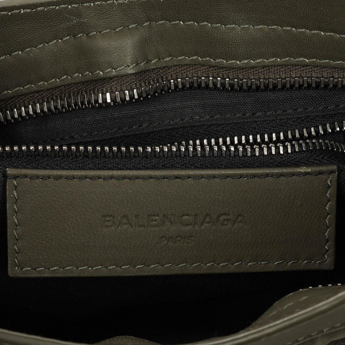 Balenciaga Motocross Classic City Mini Bag aus armygrünem Nylon