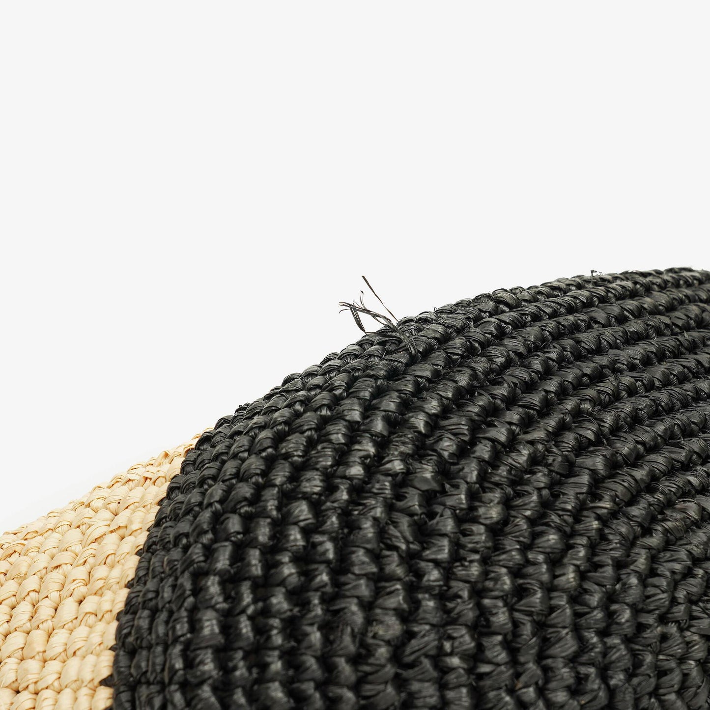 Balenciaga Panier Tote aus geflochtenem Rafia in Natur/Schwarz