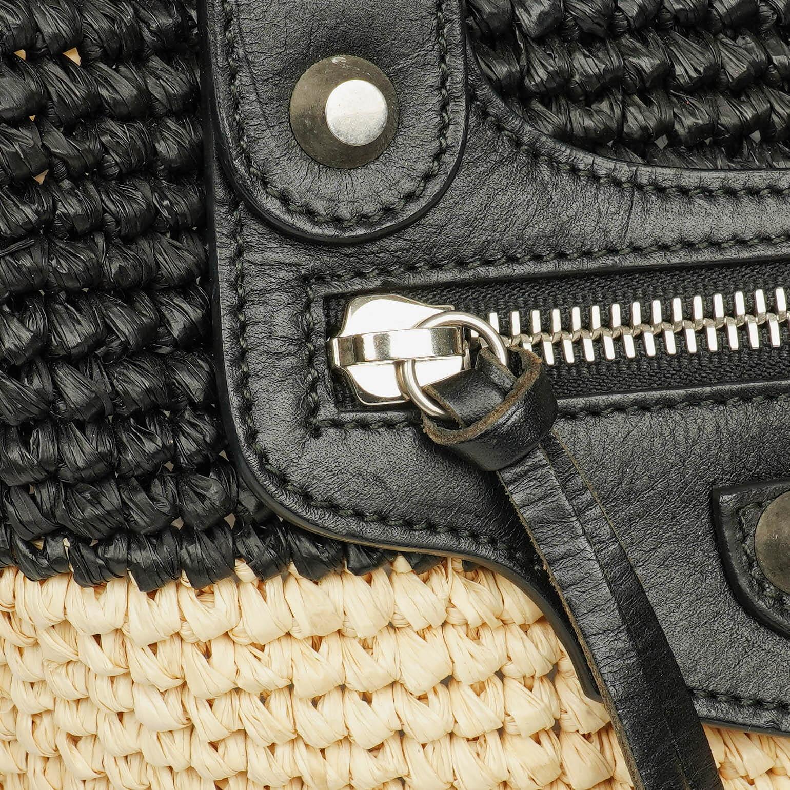 Balenciaga Panier Tote aus geflochtenem Rafia in Natur/Schwarz