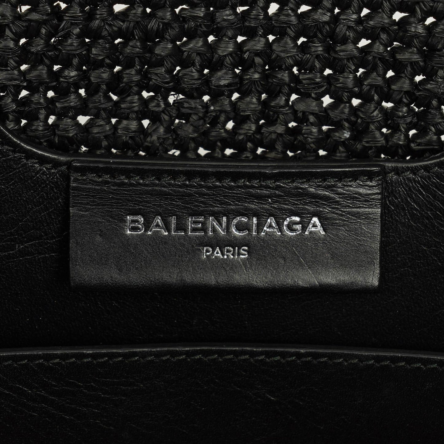 Balenciaga Panier Tote aus geflochtenem Rafia in Natur/Schwarz