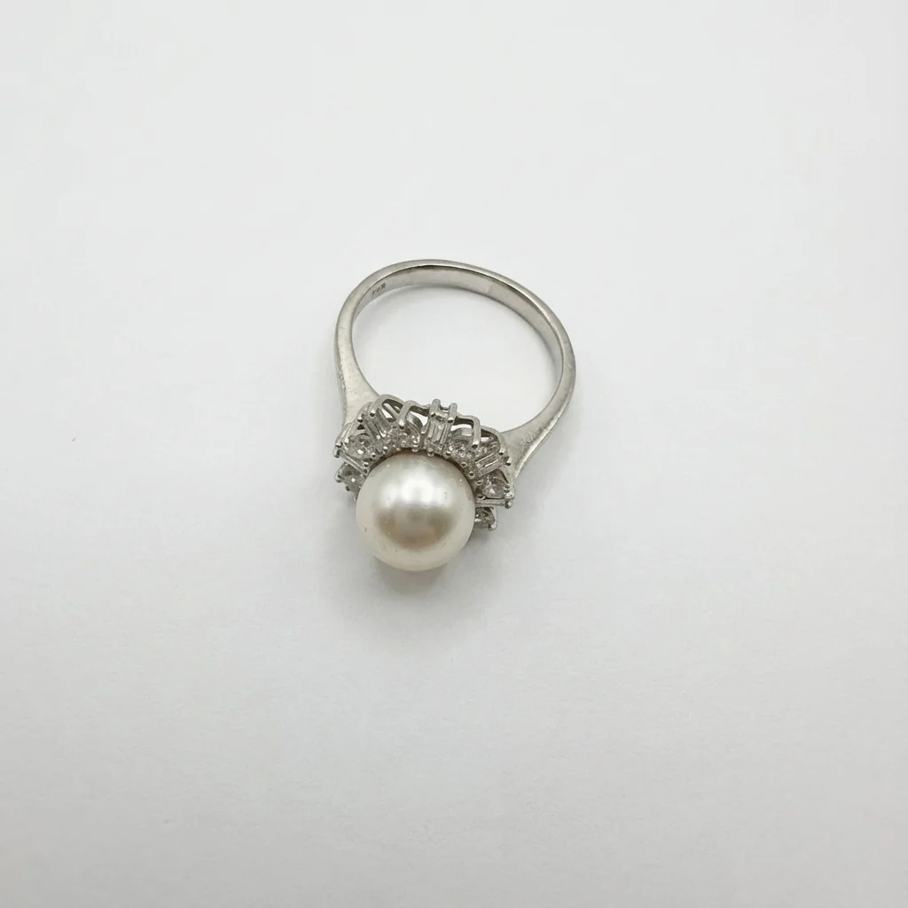 Mondäner 750 Vintage Ballerina-Ring – Perle & Diamanten im Baguet