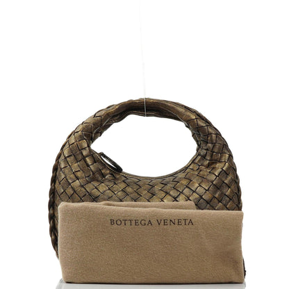Bottega Veneta Mini Veneta Hobo Tasche aus Nappa Intrecciato in gealtertem Gold