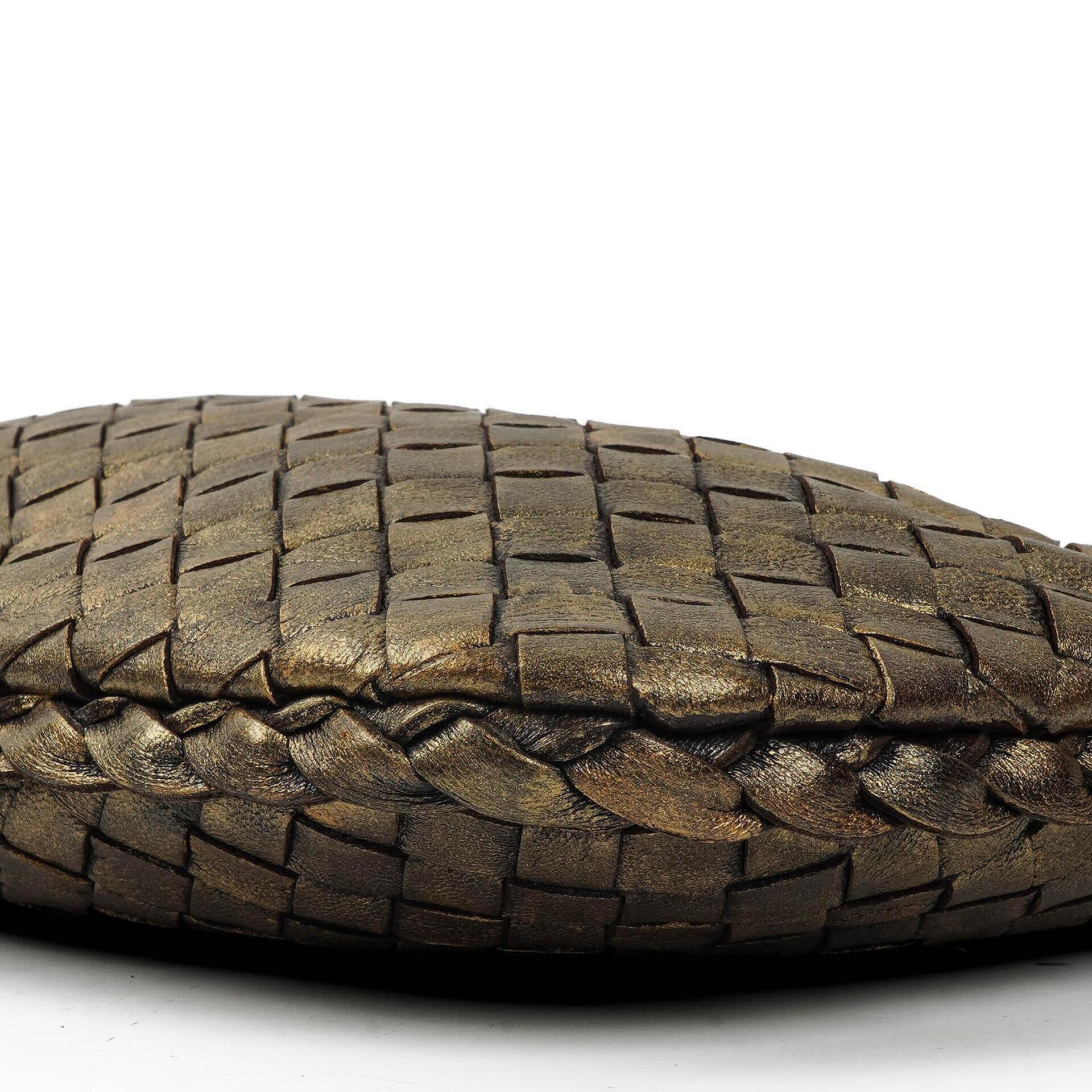 Bottega Veneta Mini Veneta Hobo Tasche aus Nappa Intrecciato in gealtertem Gold