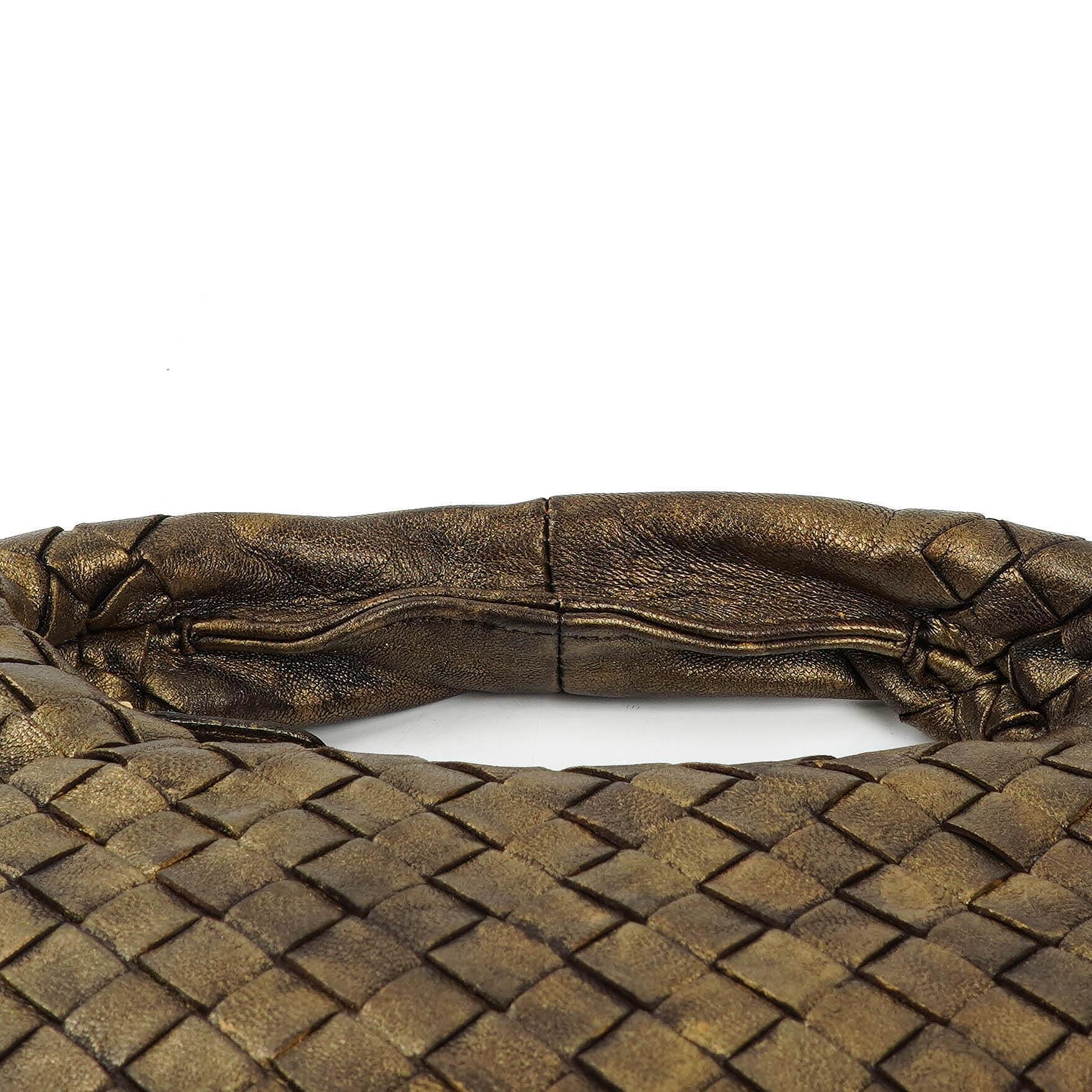 Bottega Veneta Mini Veneta Hobo Tasche aus Nappa Intrecciato in gealtertem Gold
