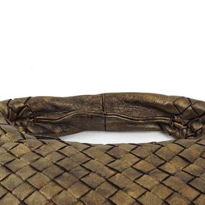 Bottega Veneta Mini Veneta Hobo Tasche aus Nappa Intrecciato in gealtertem Gold