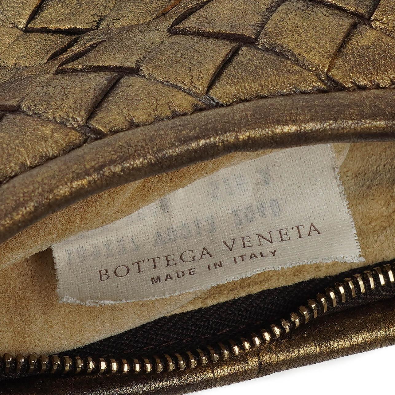 Bottega Veneta Mini Veneta Hobo Tasche aus Nappa Intrecciato in gealtertem Gold