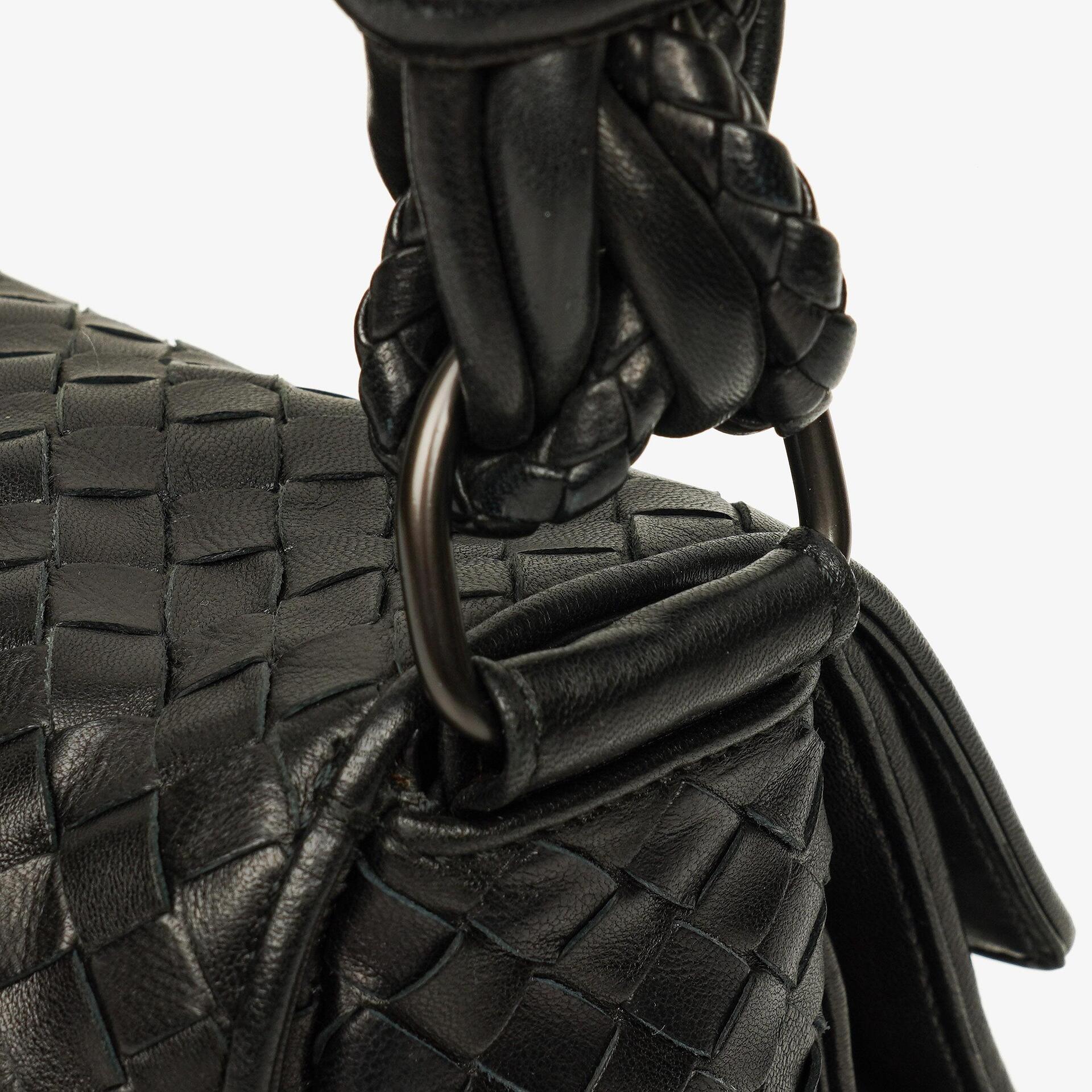 Bottega Veneta Schwarze Intrecciato Leder Geflochtener Griff Klapp-Schultertasche