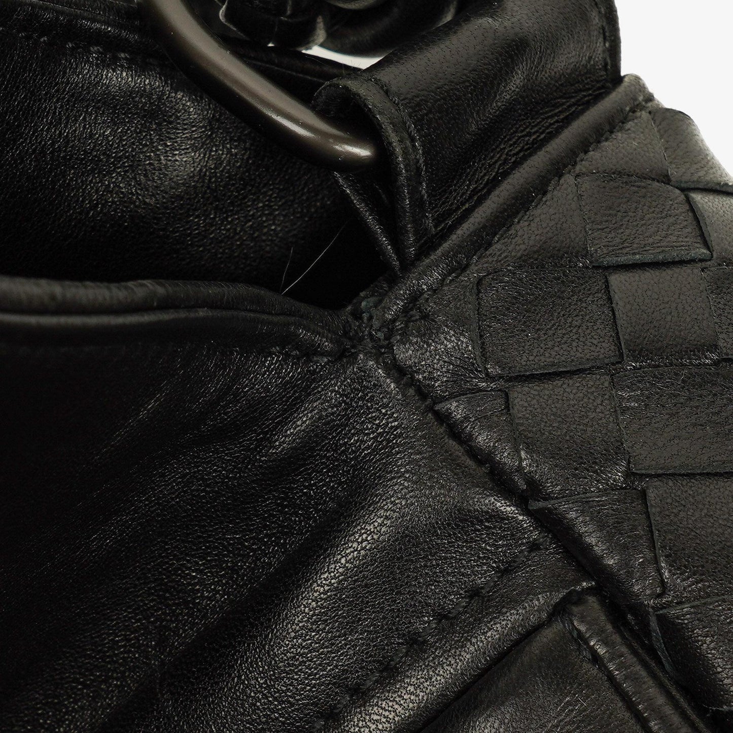 Bottega Veneta Schwarze Intrecciato Leder Geflochtener Griff Klapp-Schultertasche