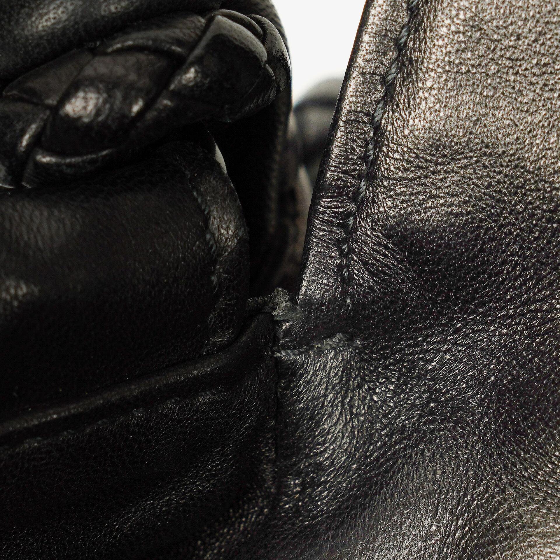 Bottega Veneta Schwarze Intrecciato Leder Geflochtener Griff Klapp-Schultertasche