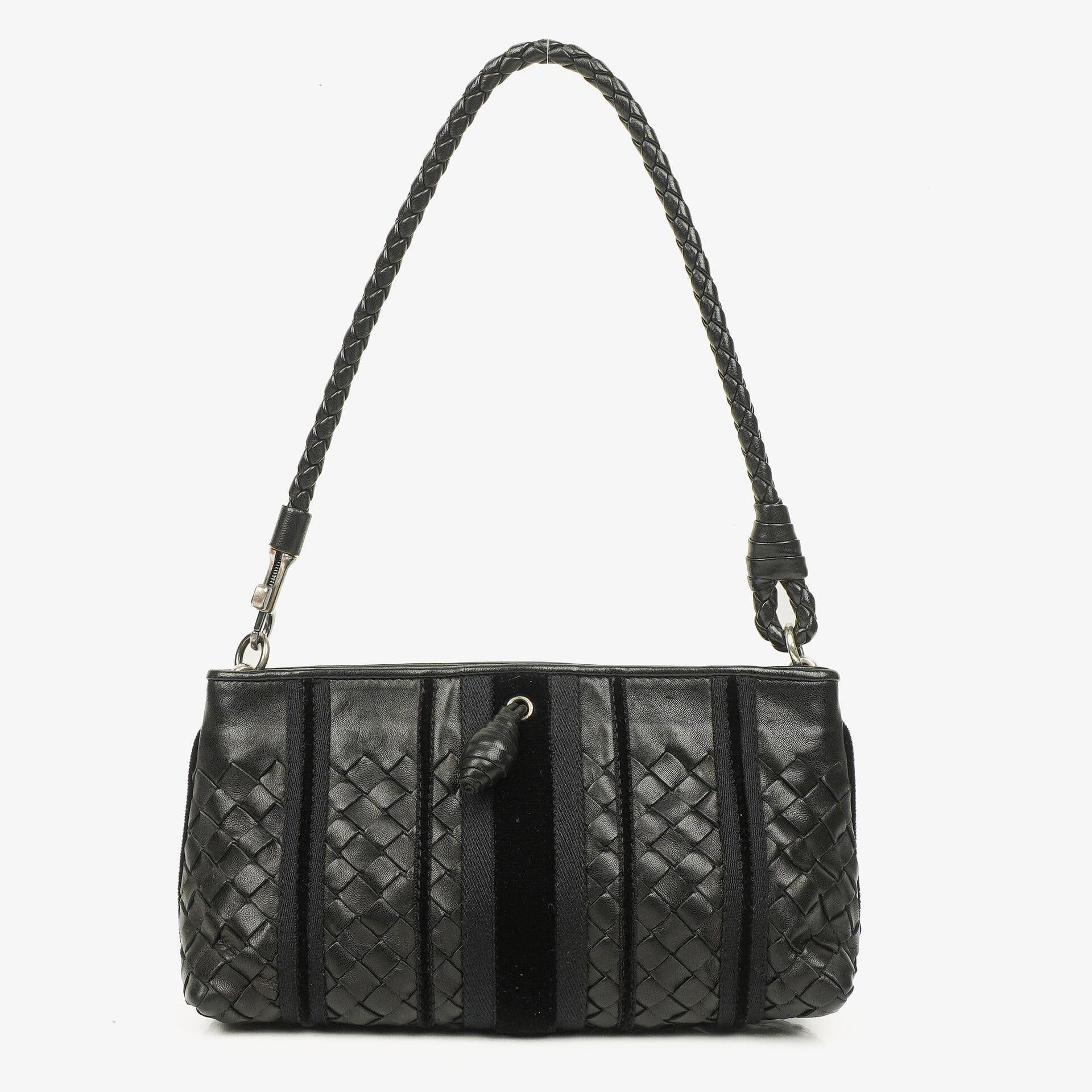 Bottega Veneta Intrecciato Schultertasche aus schwarzem Leder