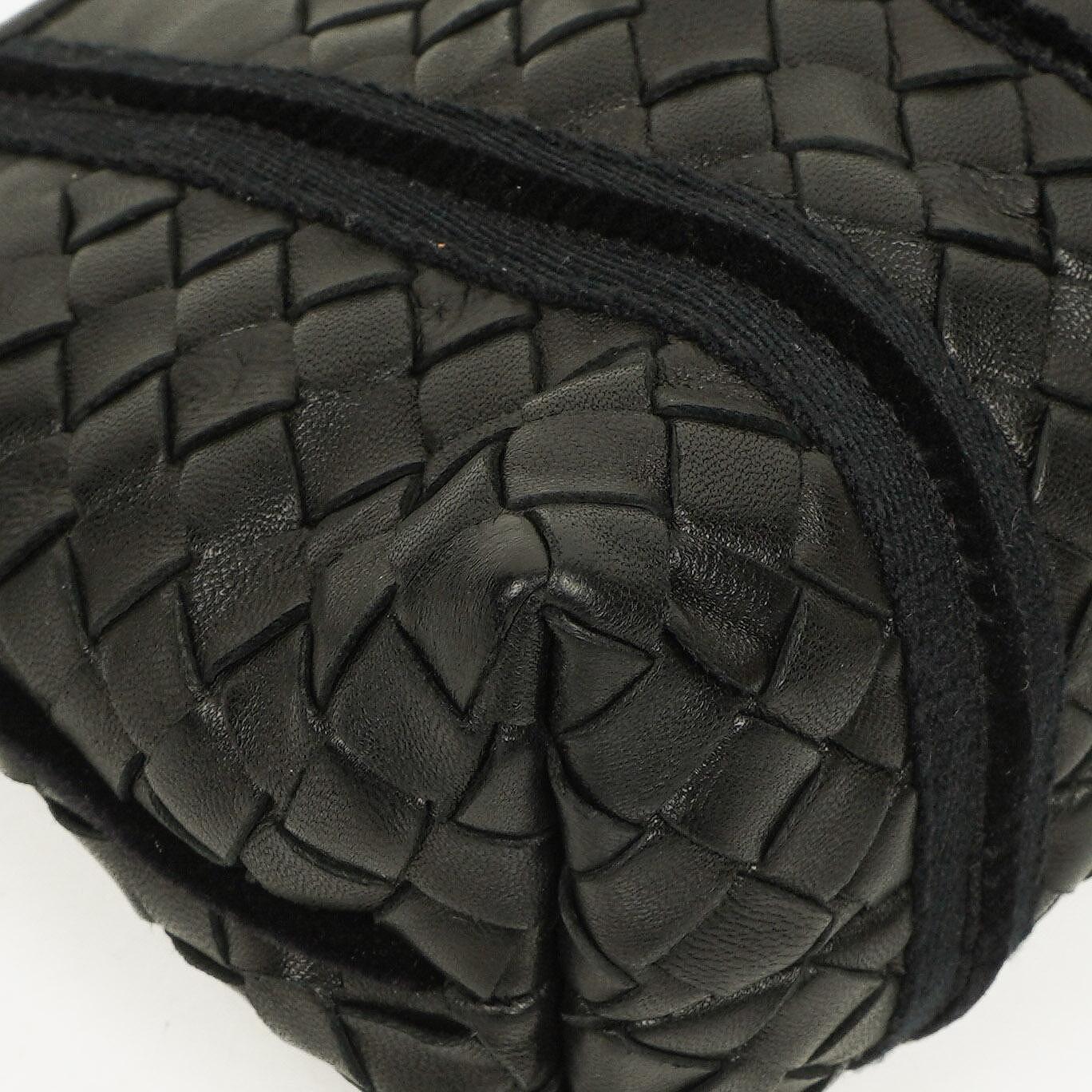 Bottega Veneta Intrecciato Schultertasche aus schwarzem Leder