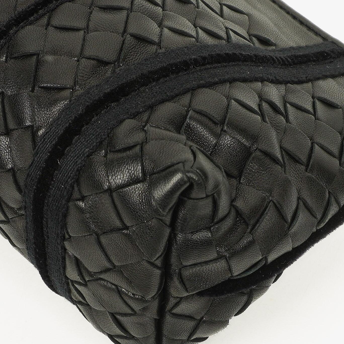 Bottega Veneta Intrecciato Schultertasche aus schwarzem Leder