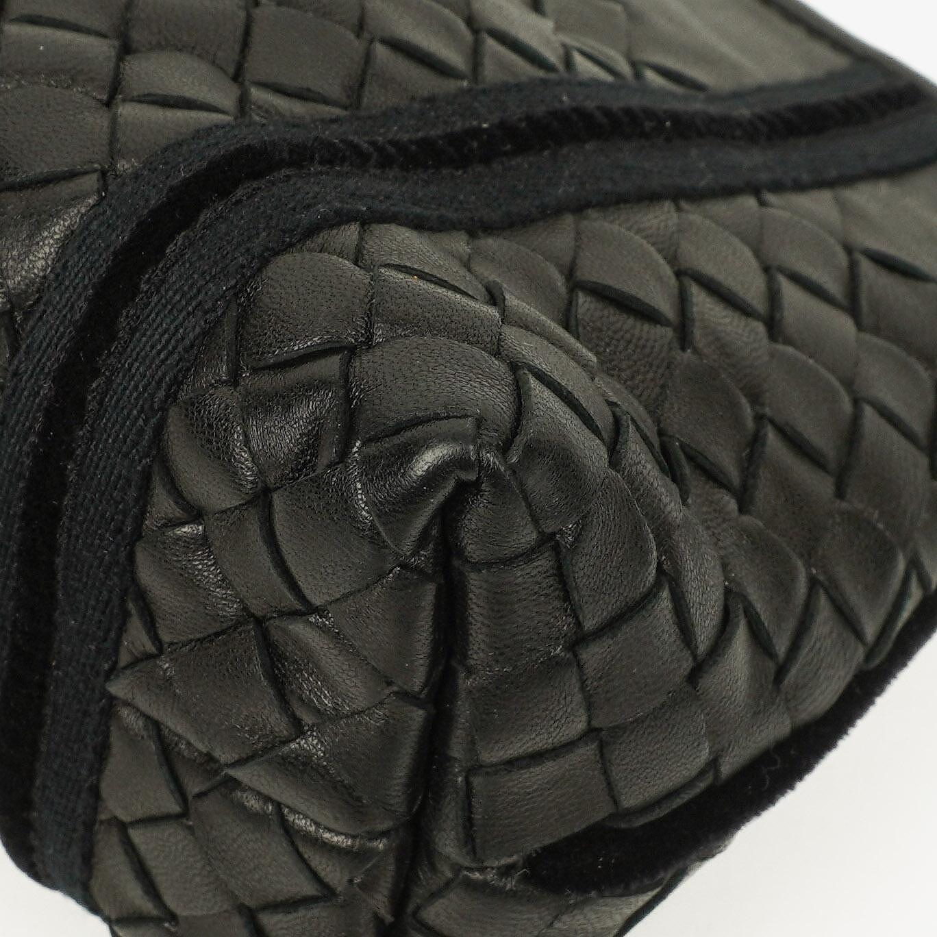Bottega Veneta Intrecciato Schultertasche aus schwarzem Leder