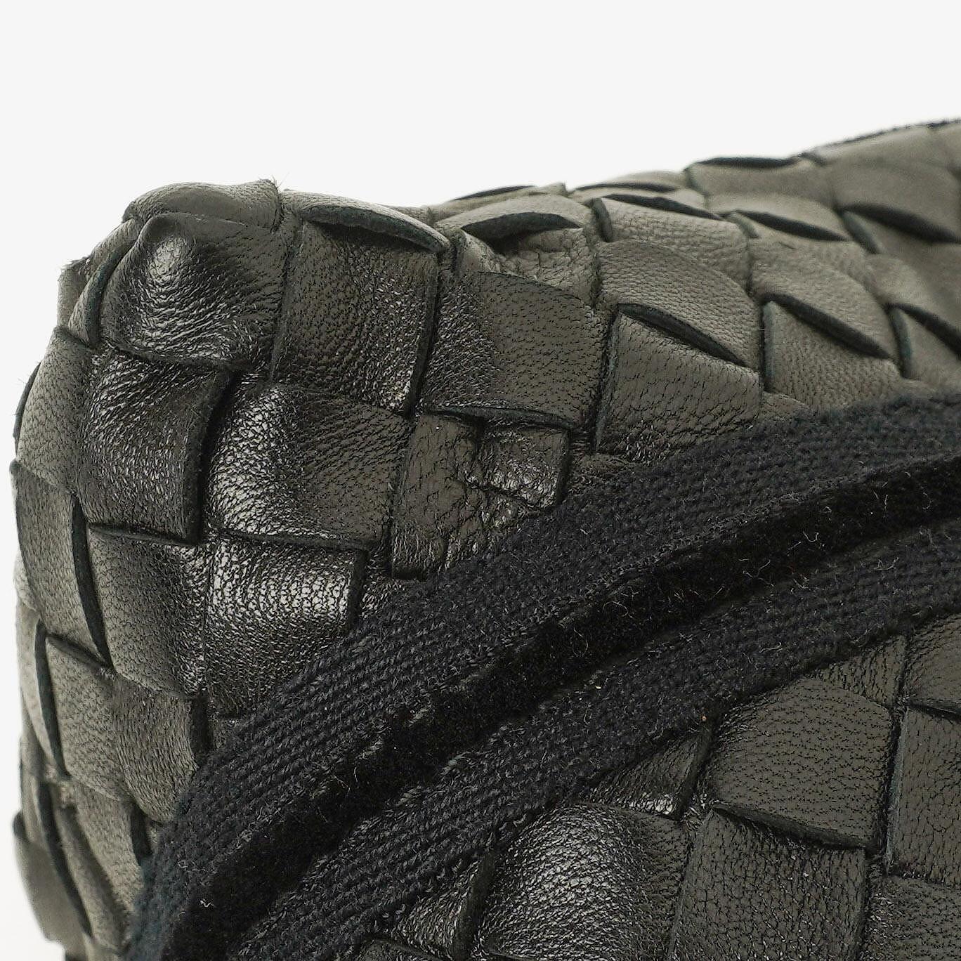 Bottega Veneta Intrecciato Schultertasche aus schwarzem Leder