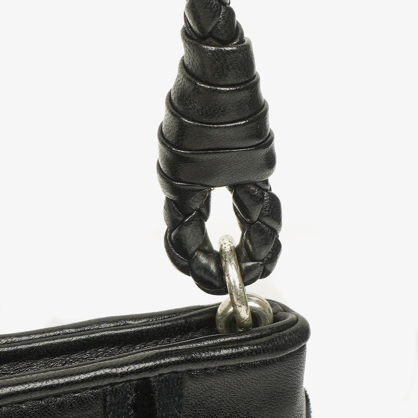 Bottega Veneta Intrecciato Schultertasche aus schwarzem Leder