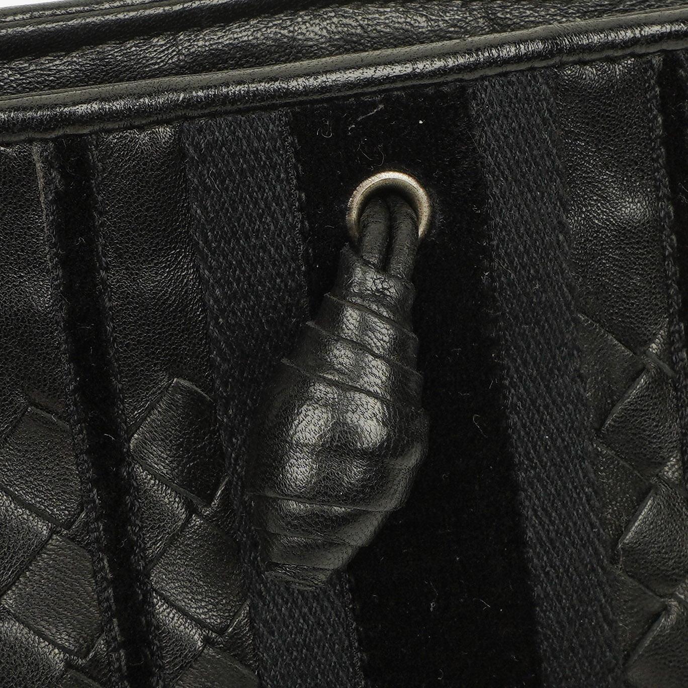 Bottega Veneta Intrecciato Schultertasche aus schwarzem Leder