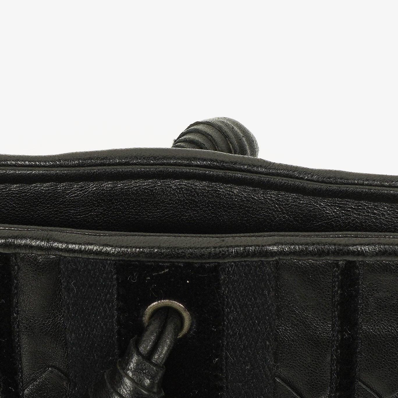 Bottega Veneta Intrecciato Schultertasche aus schwarzem Leder