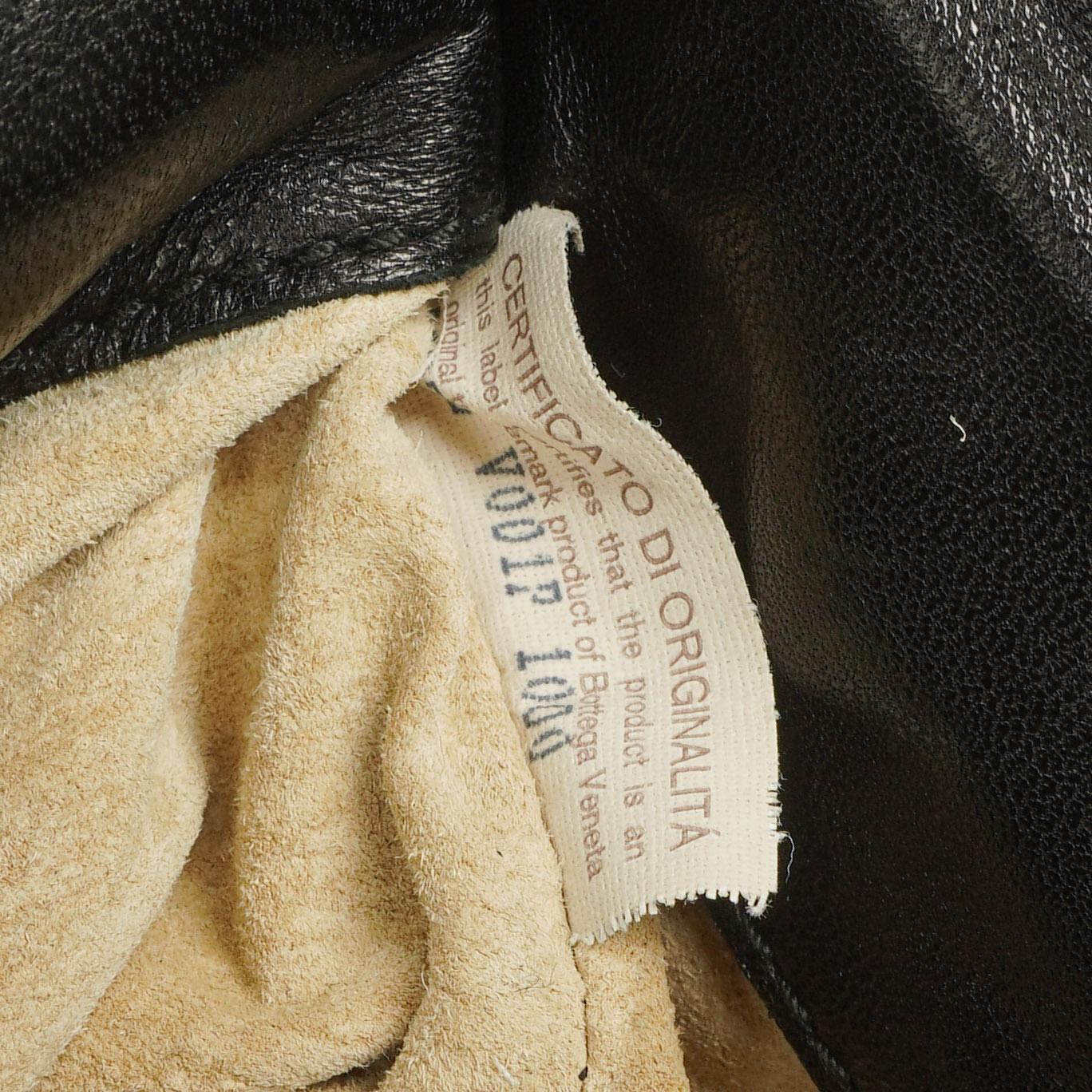 Bottega Veneta Intrecciato Schultertasche aus schwarzem Leder