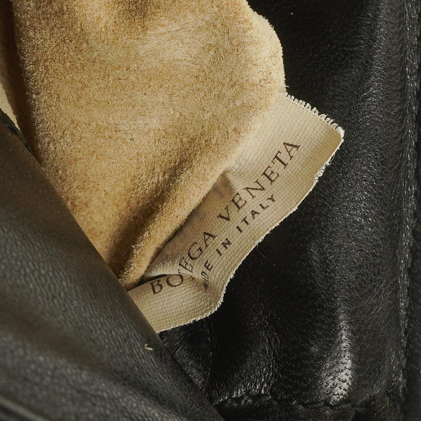 Bottega Veneta Intrecciato Schultertasche aus schwarzem Leder
