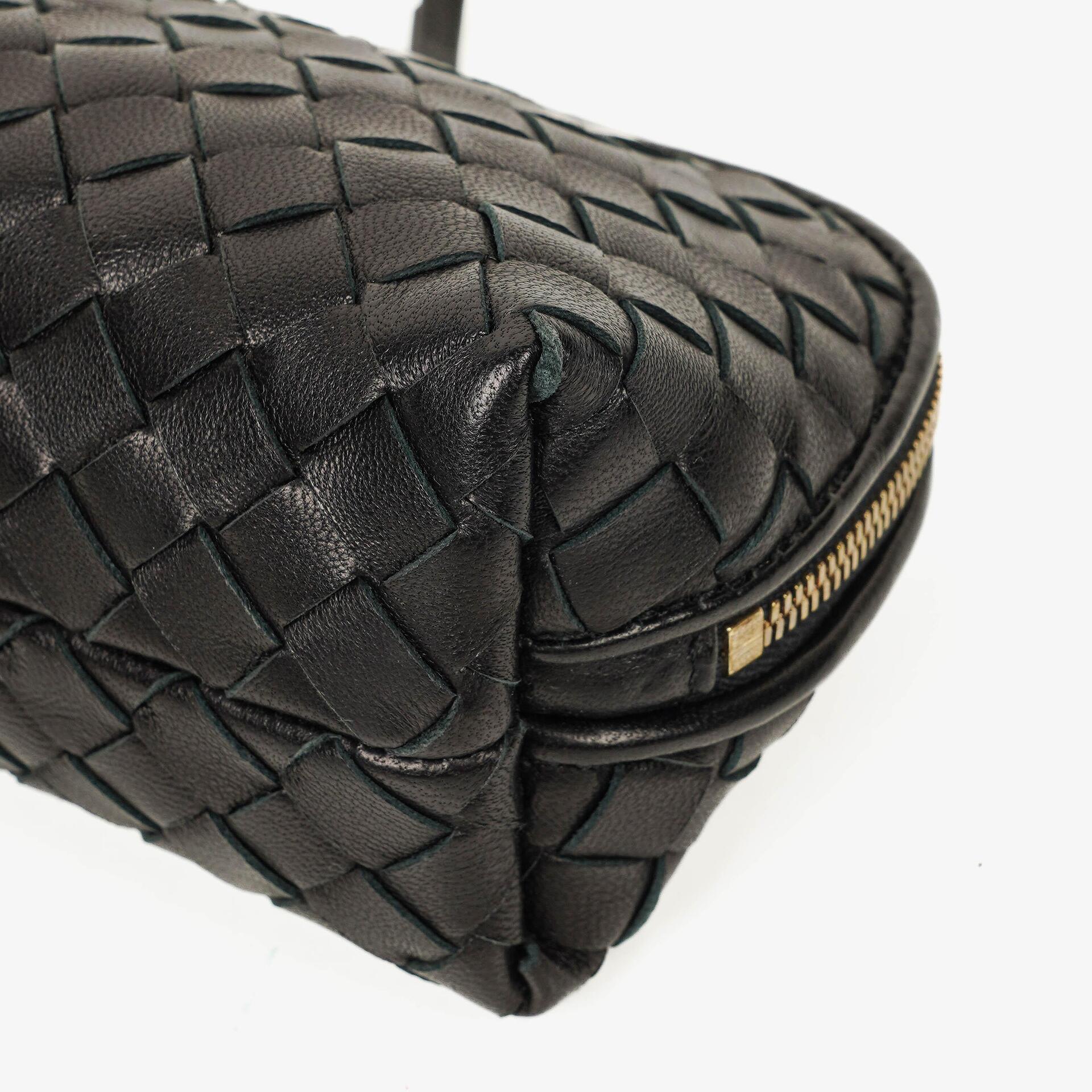Bottega Veneta Kosmetiktasche aus schwarzem Intrecciato Nappaleder