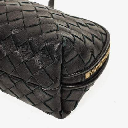 Bottega Veneta Kosmetiktasche aus schwarzem Intrecciato Nappaleder