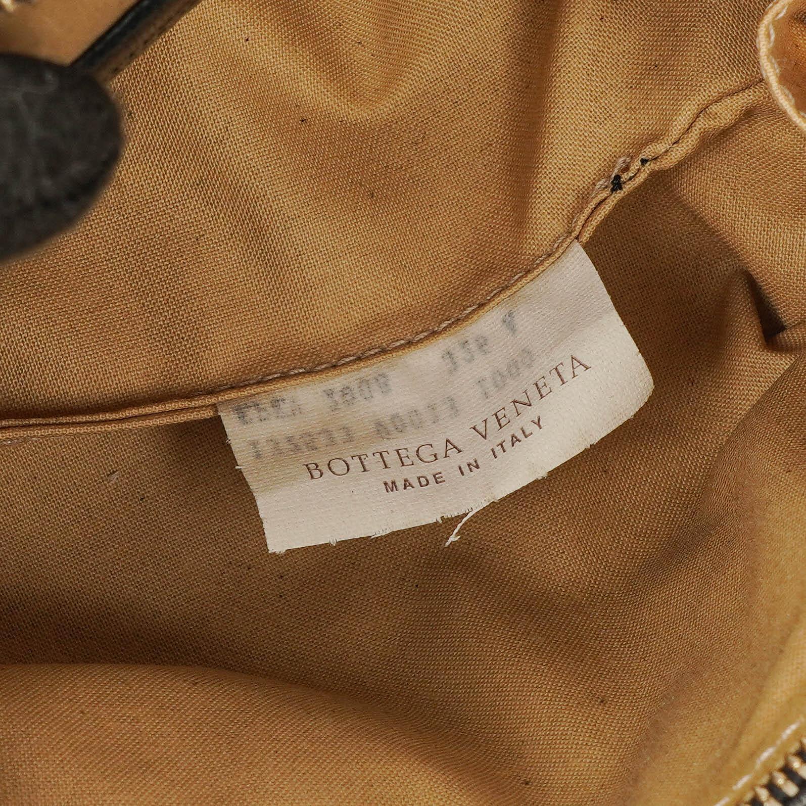 Bottega Veneta Kosmetiktasche aus schwarzem Intrecciato Nappaleder