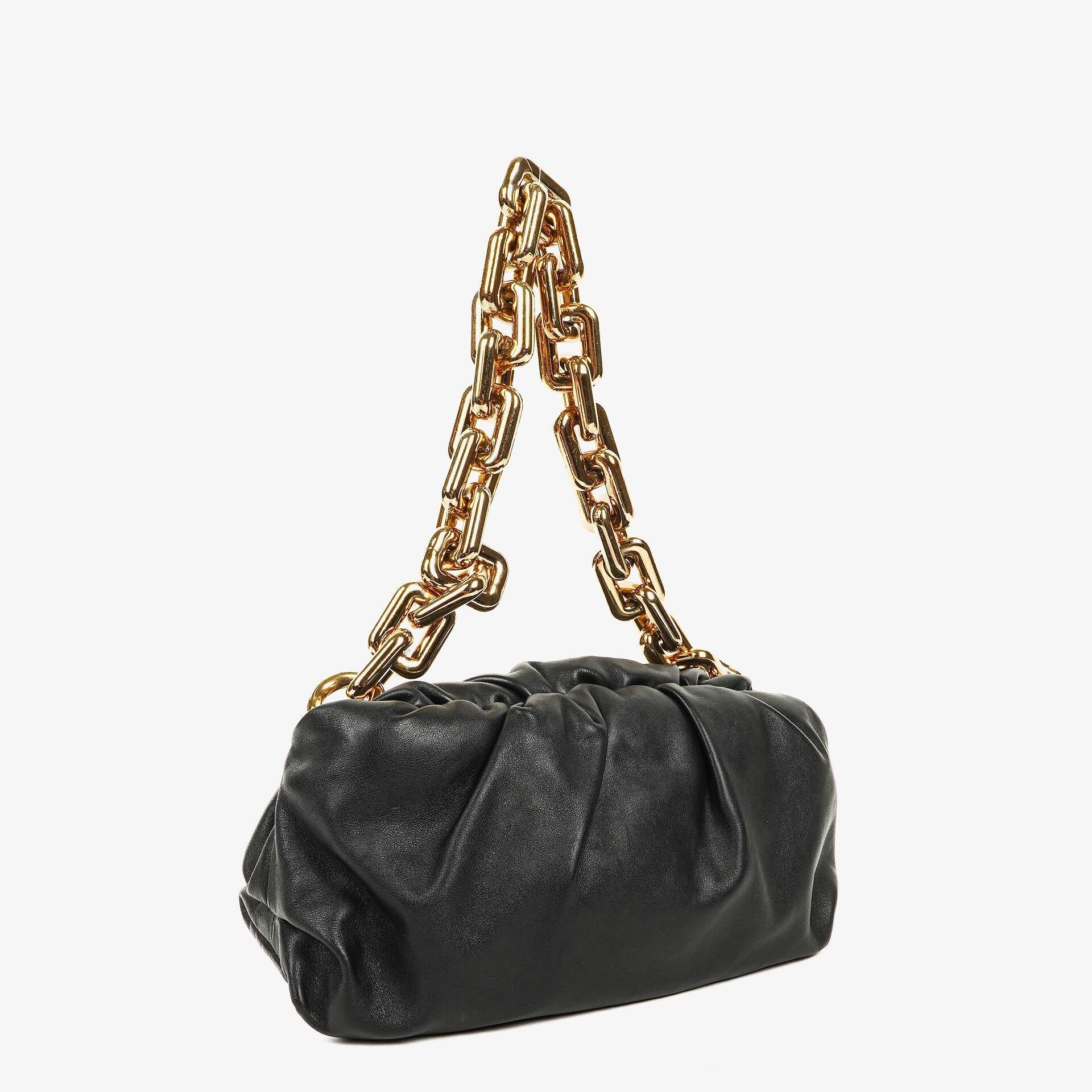 Bottega Veneta Chain Pouch Tasche aus schwarzem Leder