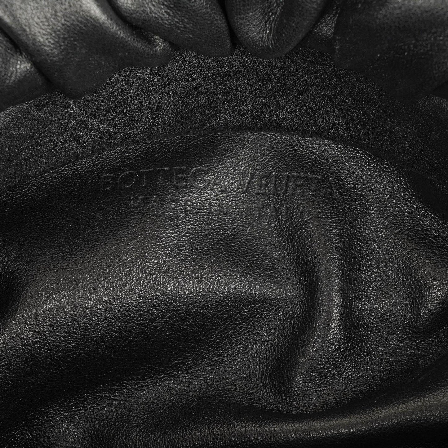 Bottega Veneta Chain Pouch Tasche aus schwarzem Leder