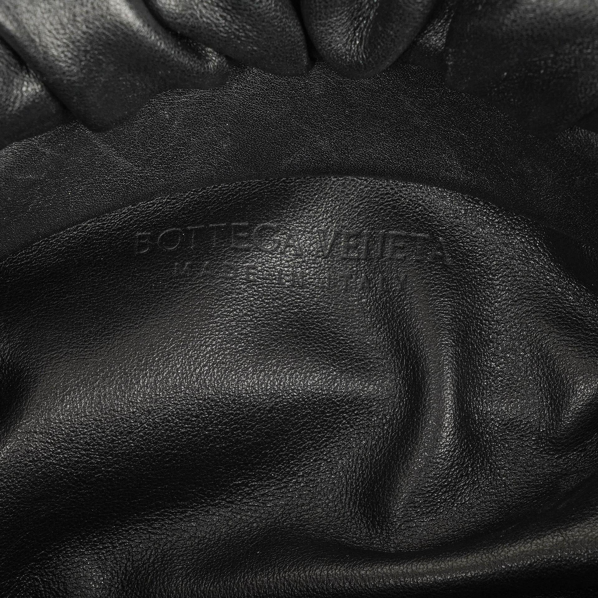 Bottega Veneta Chain Pouch Tasche aus schwarzem Leder