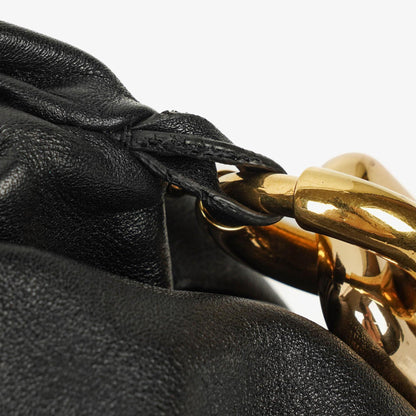 Bottega Veneta Chain Pouch Tasche aus schwarzem Leder