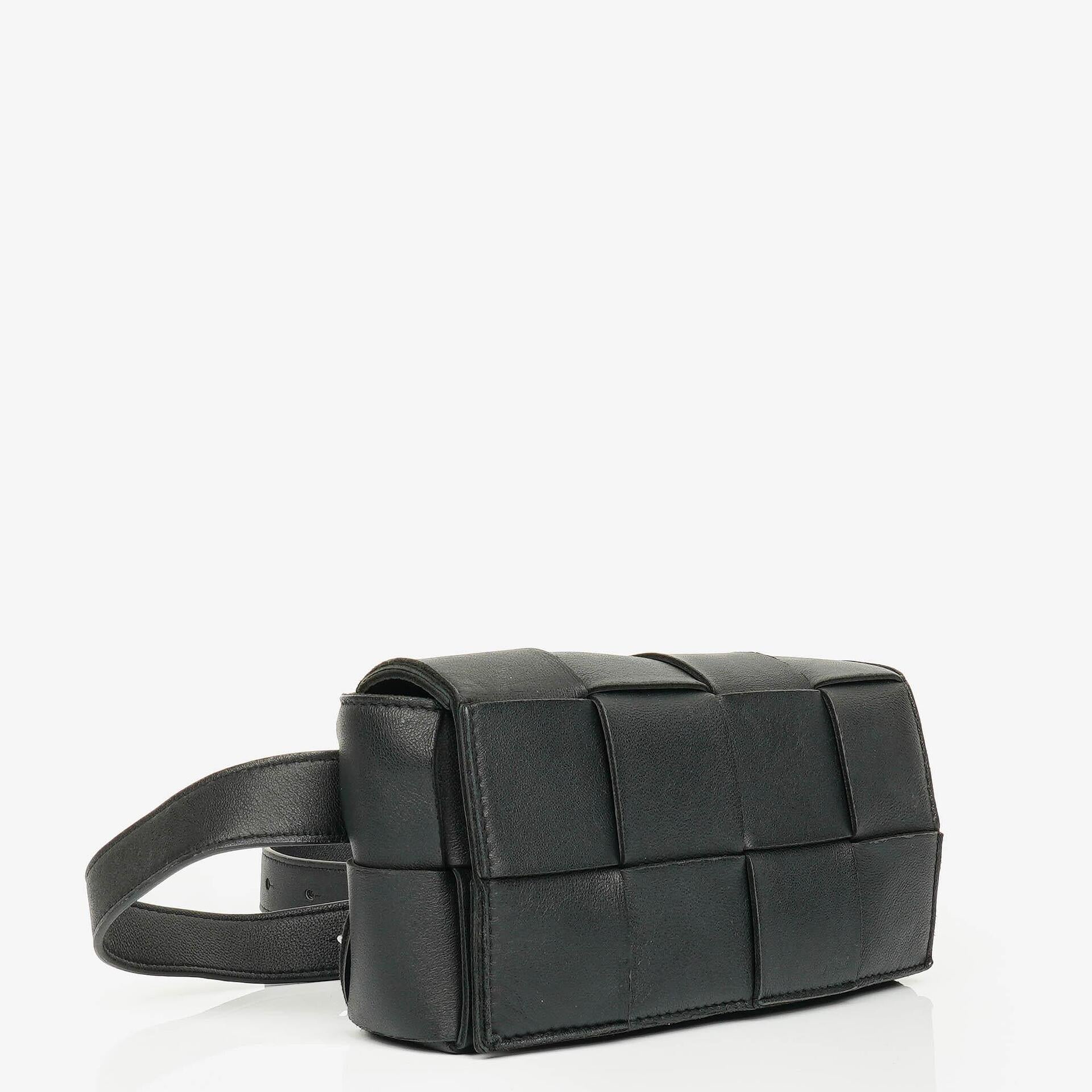 Bottega Veneta Schwarze Nappa Intreccio The Belt Cassette Umhängetasche