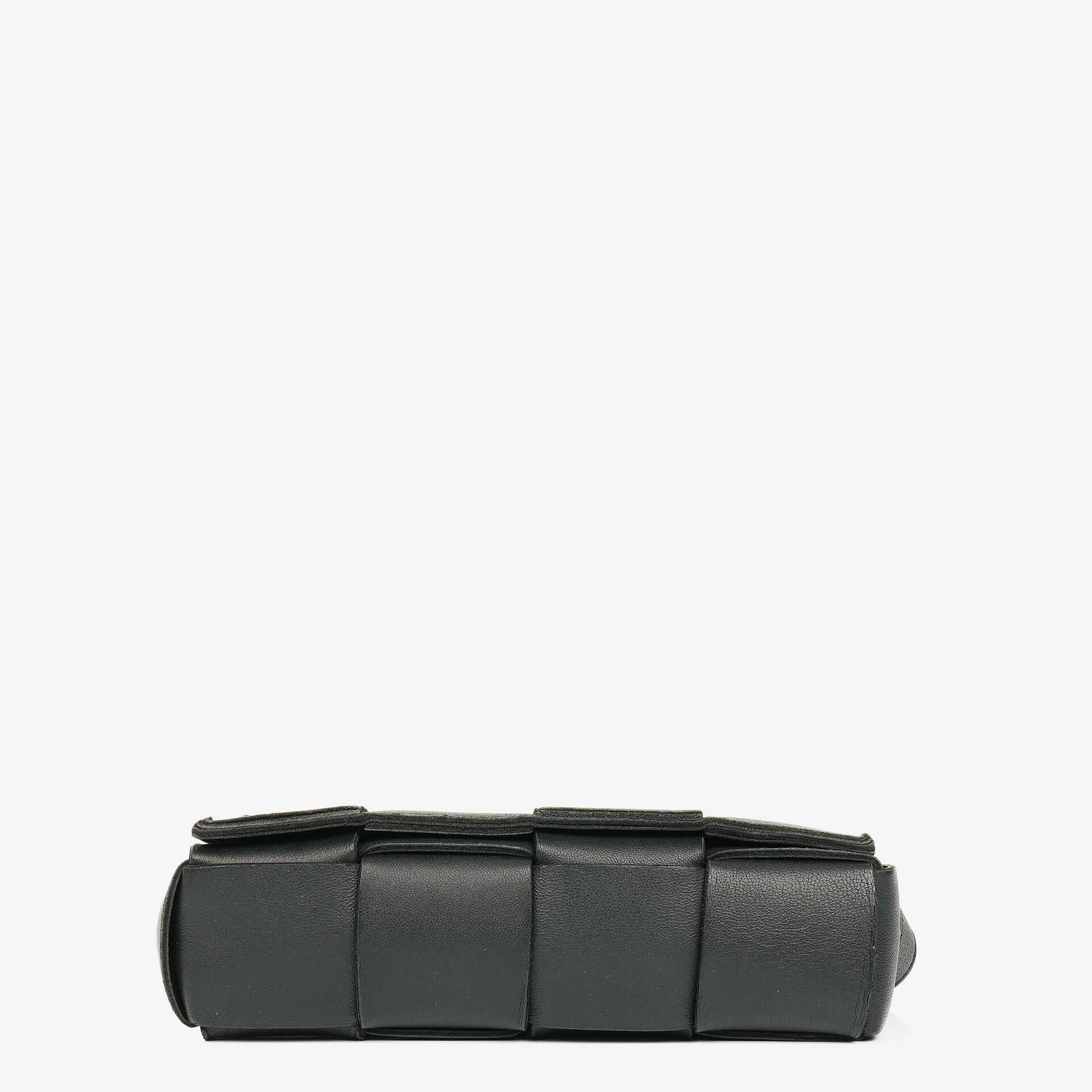 Bottega Veneta Schwarze Nappa Intreccio The Belt Cassette Umhängetasche