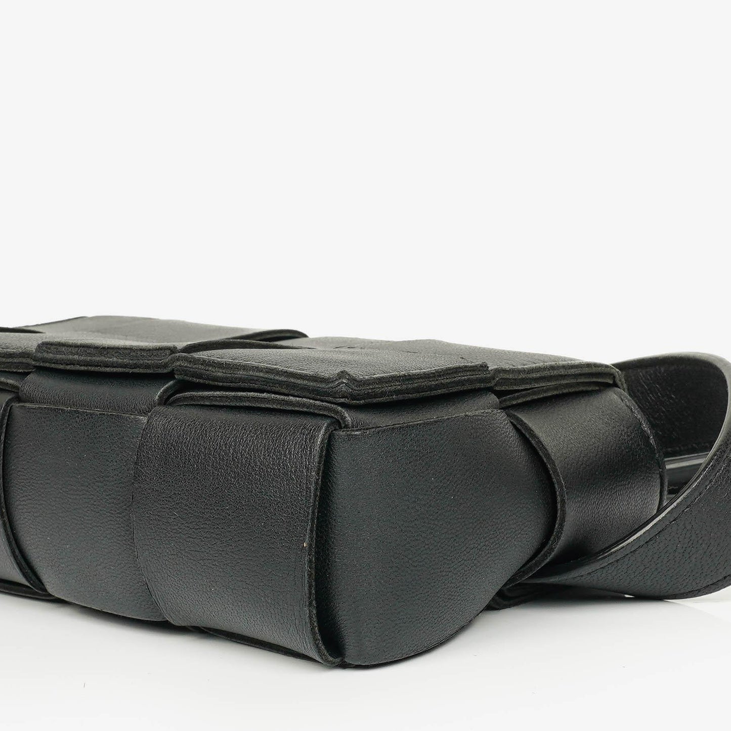 Bottega Veneta Schwarze Nappa Intreccio The Belt Cassette Umhängetasche