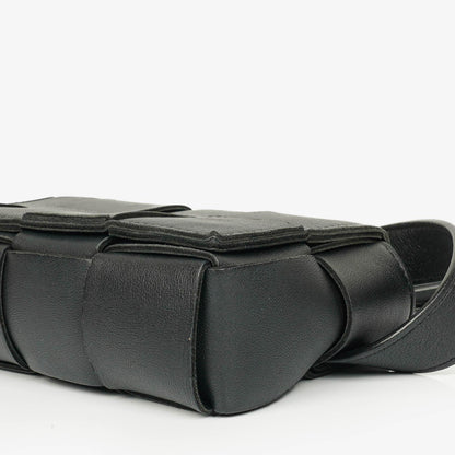 Bottega Veneta Schwarze Nappa Intreccio The Belt Cassette Umhängetasche