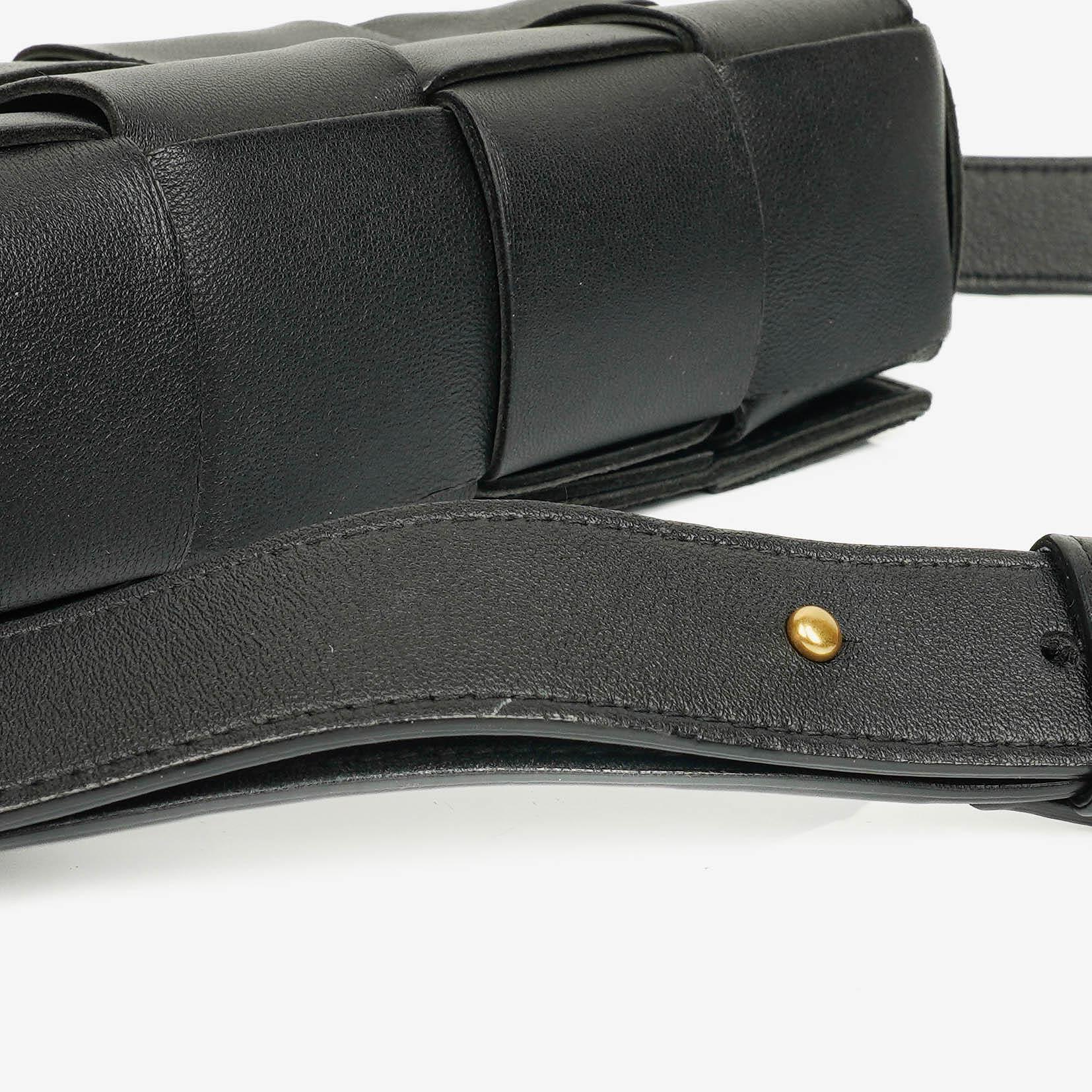 Bottega Veneta Schwarze Nappa Intreccio The Belt Cassette Umhängetasche