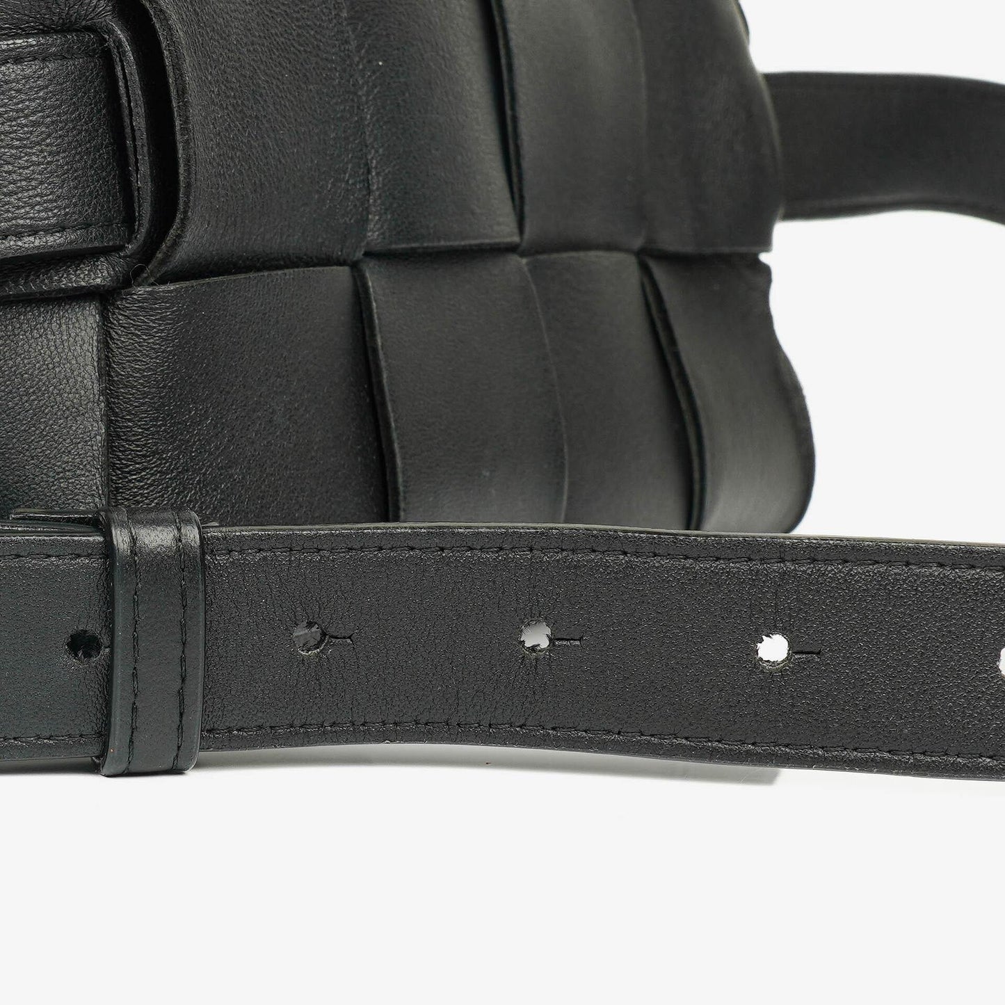 Bottega Veneta Schwarze Nappa Intreccio The Belt Cassette Umhängetasche