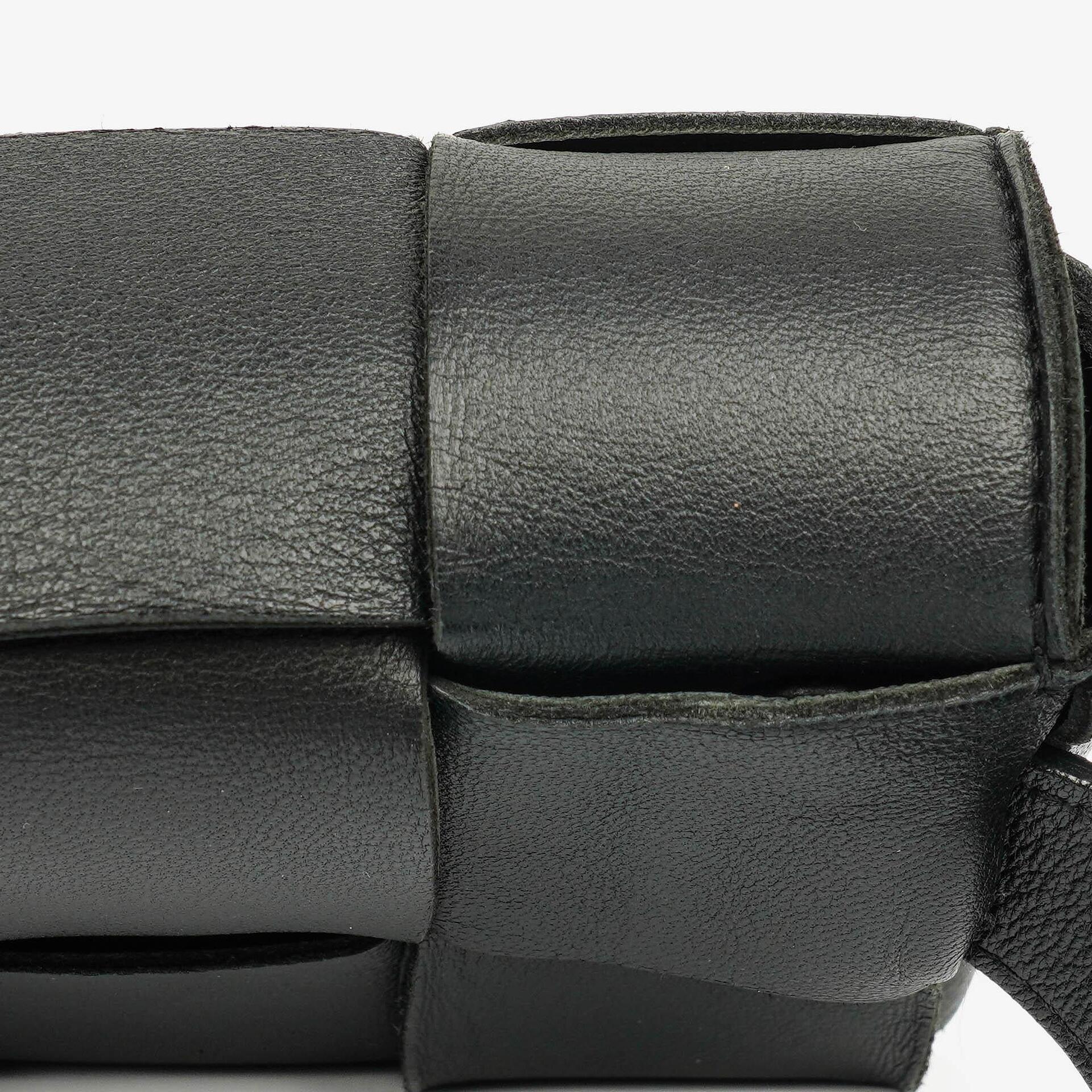 Bottega Veneta Schwarze Nappa Intreccio The Belt Cassette Umhängetasche