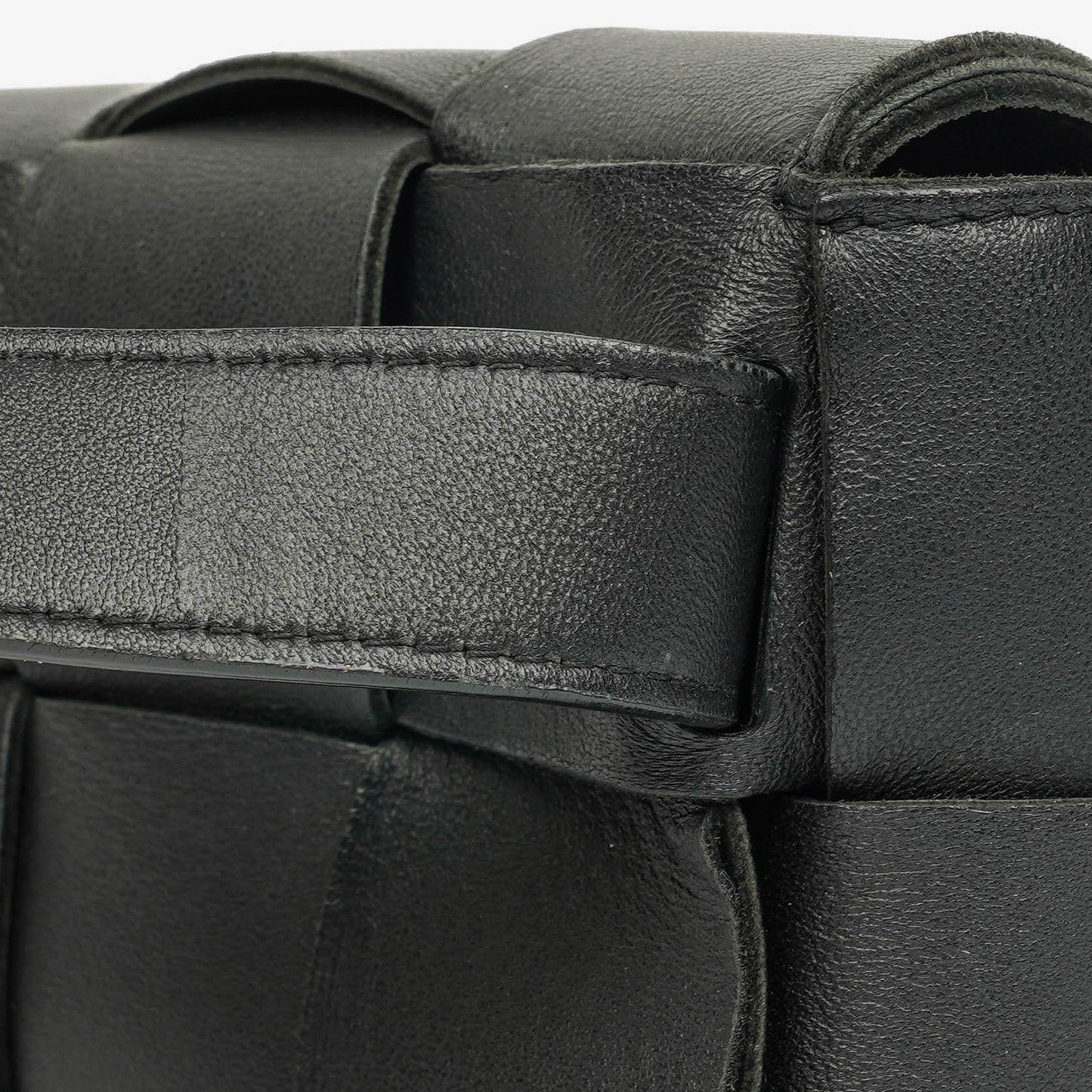 Bottega Veneta Schwarze Nappa Intreccio The Belt Cassette Umhängetasche