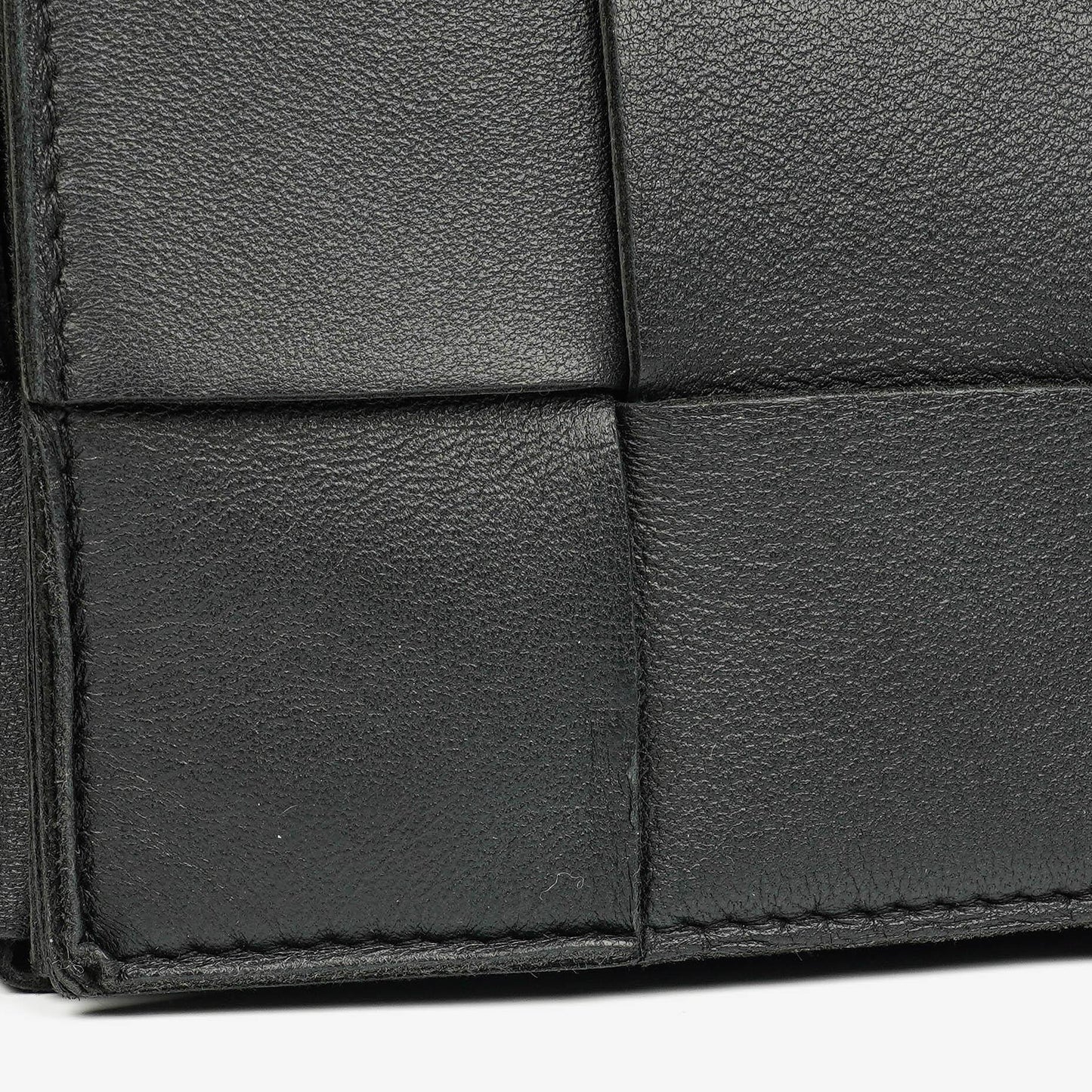 Bottega Veneta Schwarze Nappa Intreccio The Belt Cassette Umhängetasche