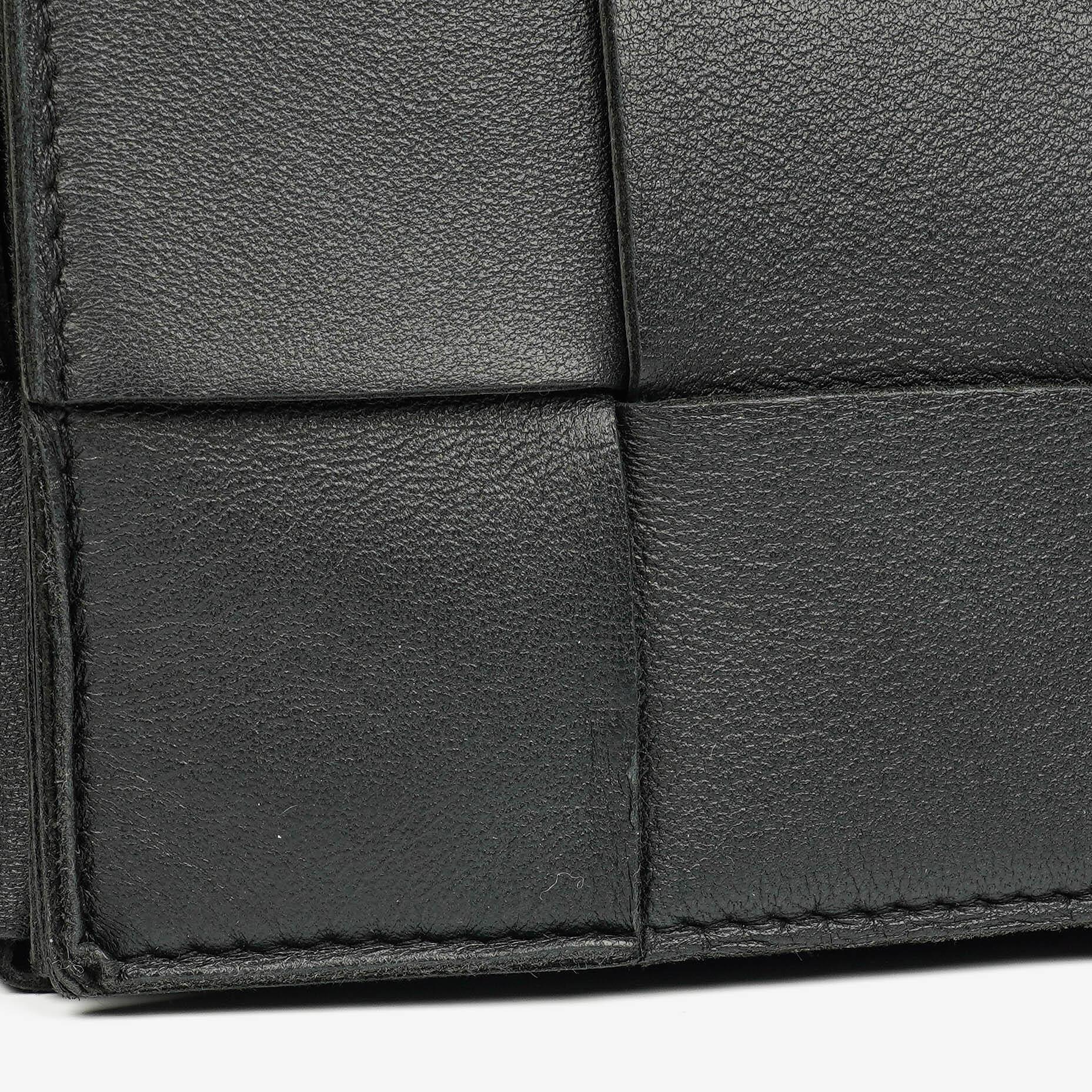 Bottega Veneta Schwarze Nappa Intreccio The Belt Cassette Umhängetasche