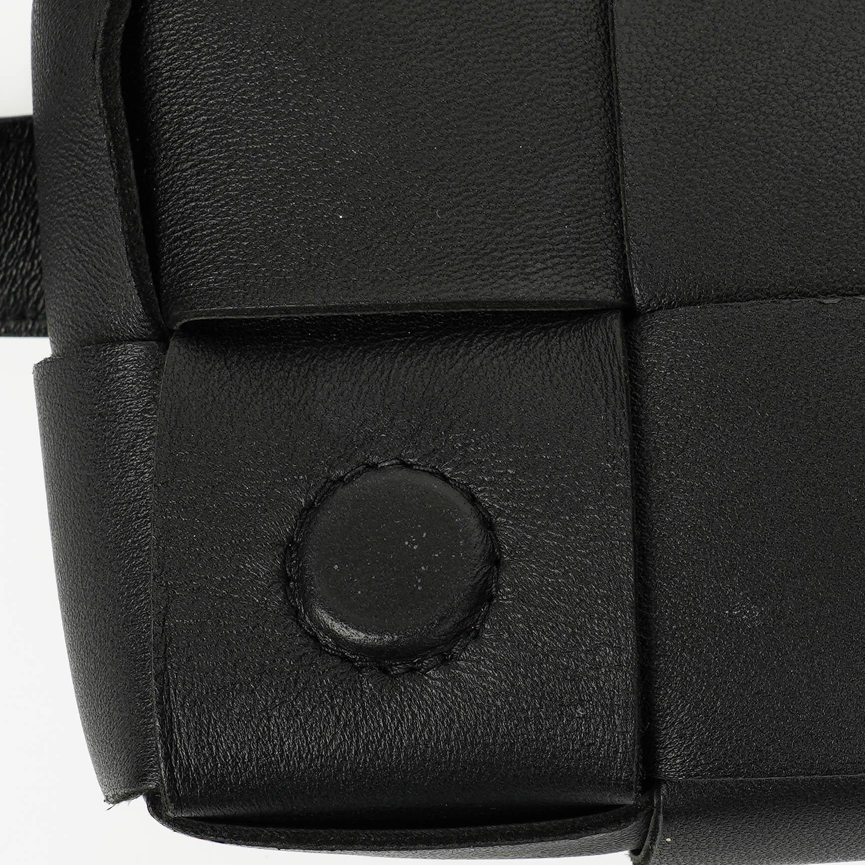 Bottega Veneta Schwarze Nappa Intreccio The Belt Cassette Umhängetasche