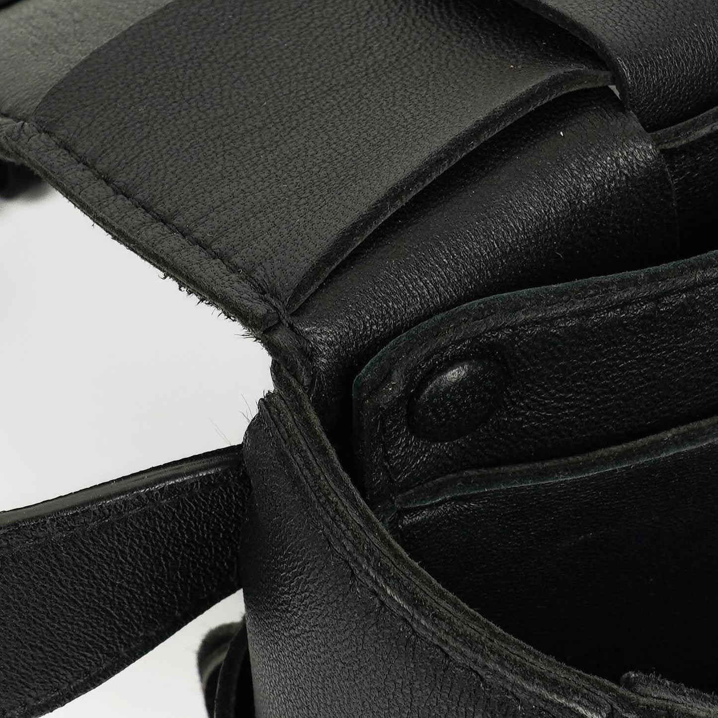 Bottega Veneta Schwarze Nappa Intreccio The Belt Cassette Umhängetasche