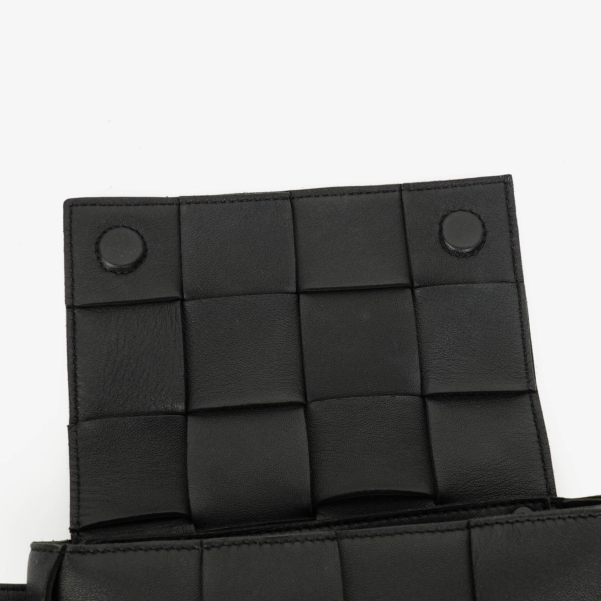 Bottega Veneta Schwarze Nappa Intreccio The Belt Cassette Umhängetasche
