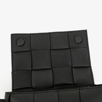 Bottega Veneta Schwarze Nappa Intreccio The Belt Cassette Umhängetasche