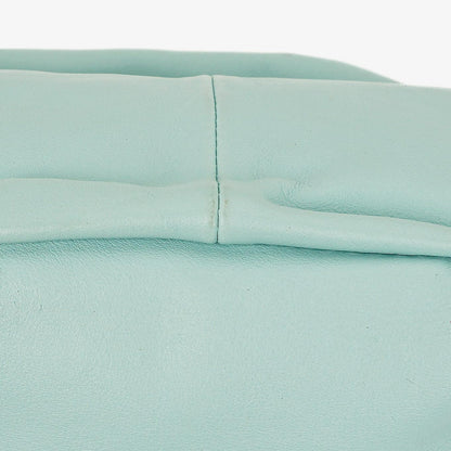 Bottega Veneta Double Knot Clutch aus blauem Leder