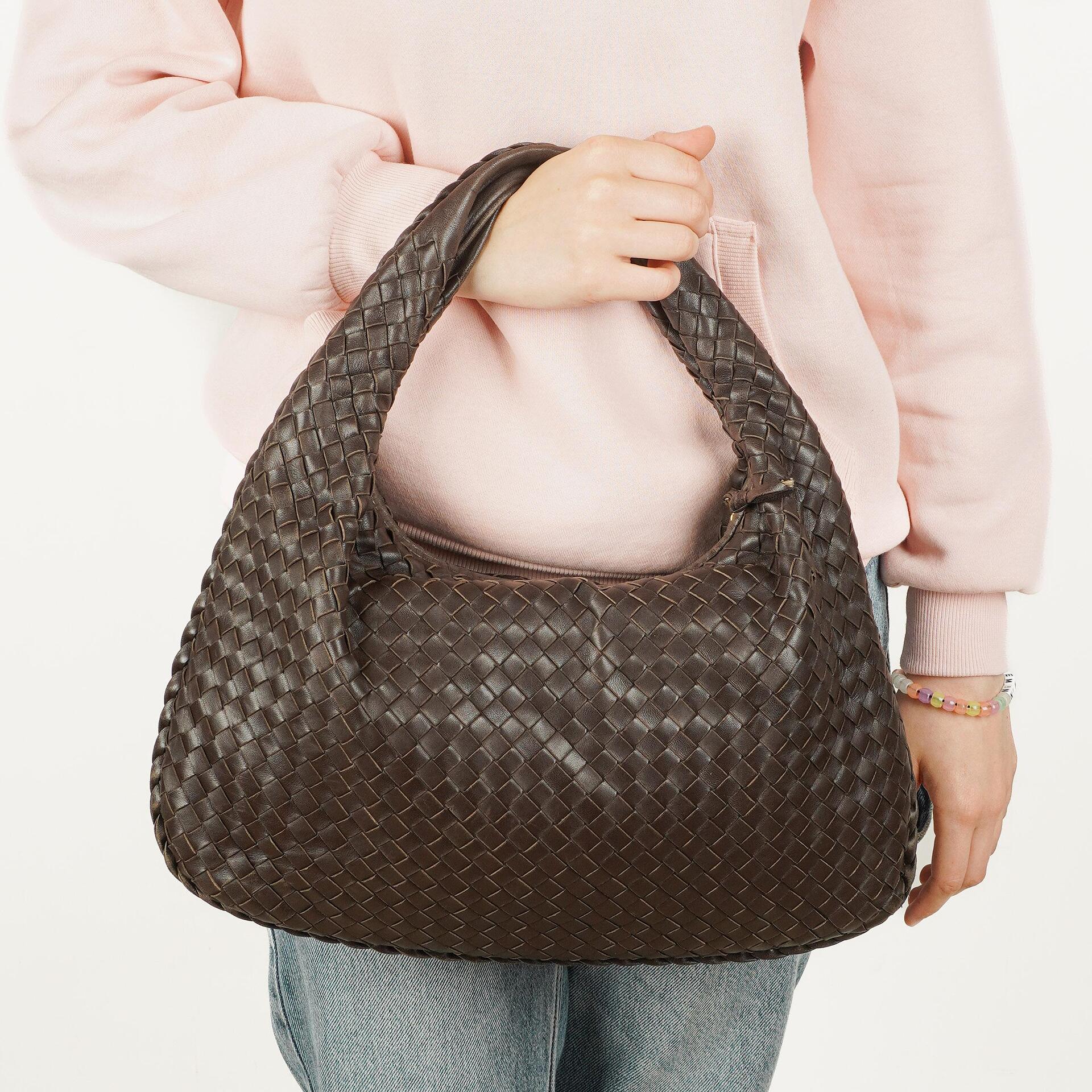 Bottega Veneta Medium Veneta Hobo Tasche aus braunem Nappa Intrecciato Leder