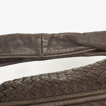 Bottega Veneta Medium Veneta Hobo Tasche aus braunem Nappa Intrecciato Leder