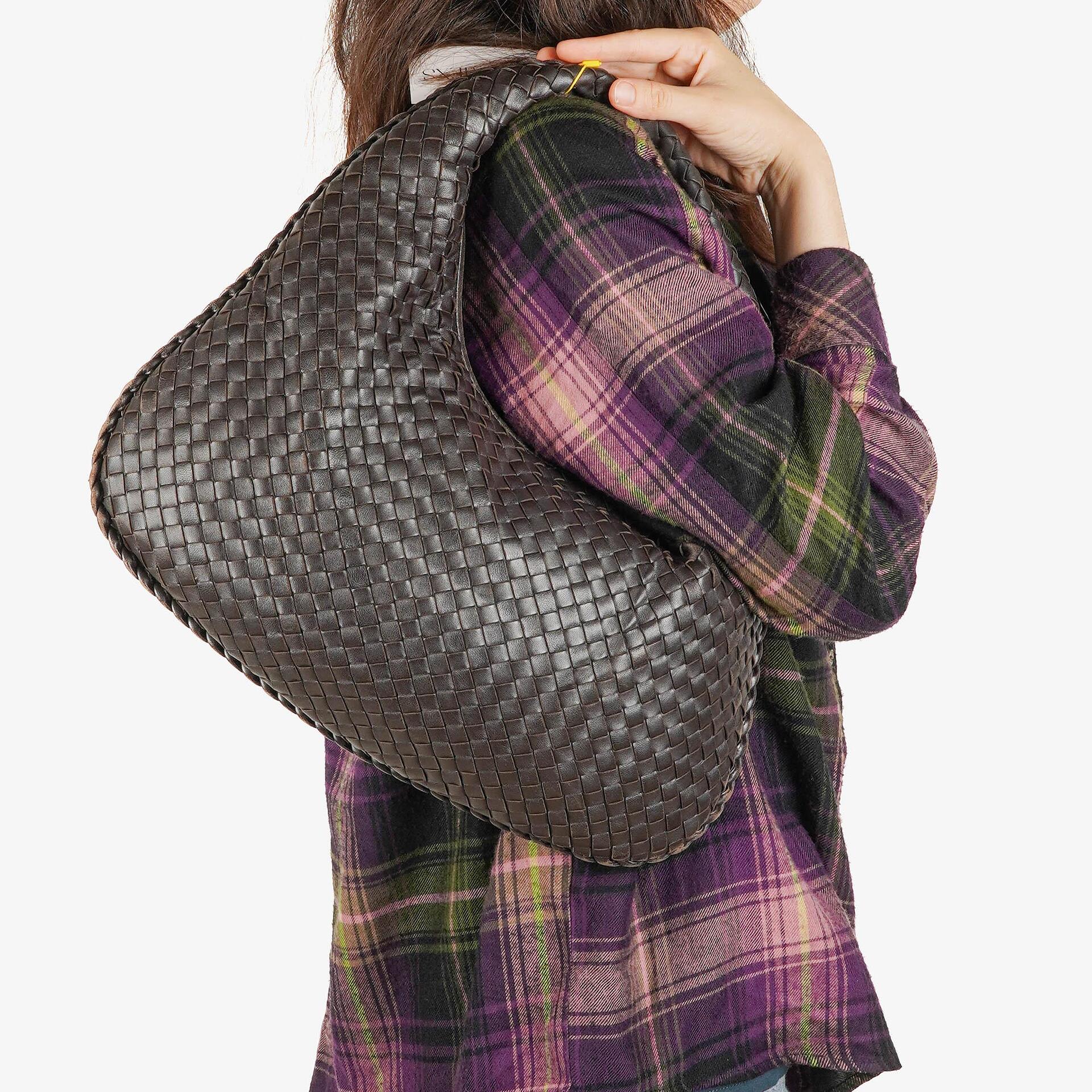 Bottega Veneta Medium Veneta Hobo Tasche aus braunem Nappa Intrecciato