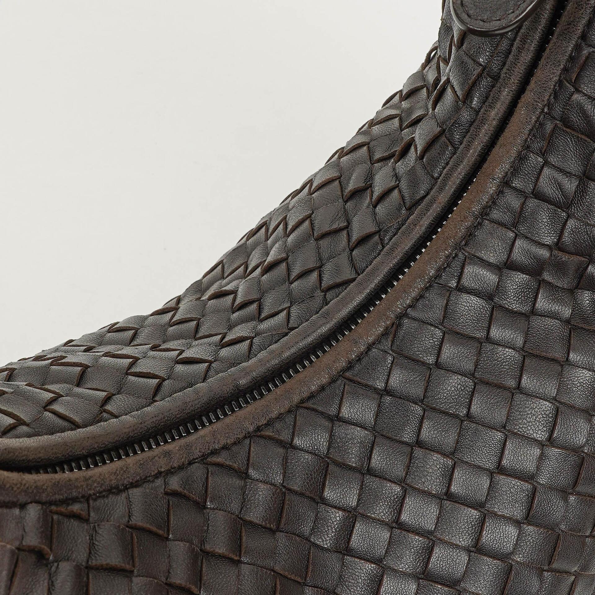 Bottega Veneta Medium Veneta Hobo Tasche aus braunem Nappa Intrecciato