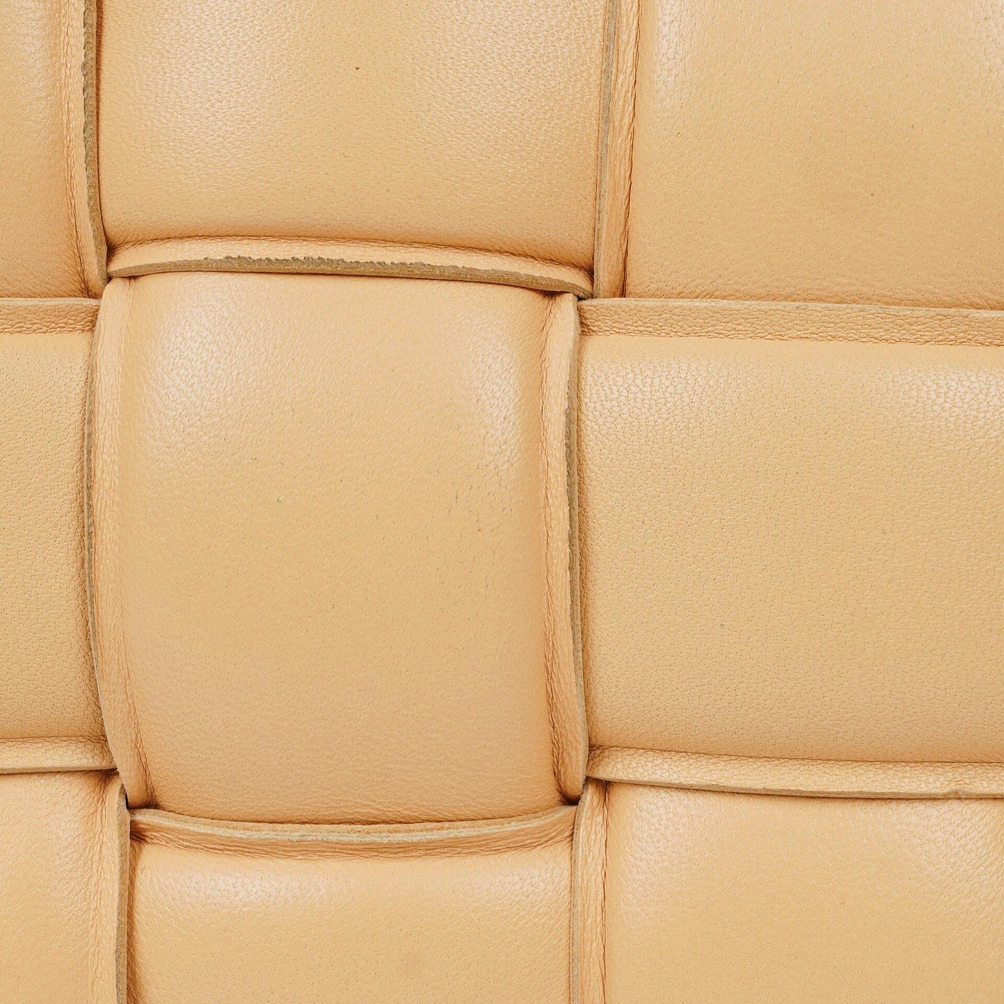 Bottega Veneta Cassette gepolsterte Umhängetasche aus beigem Intrecciato